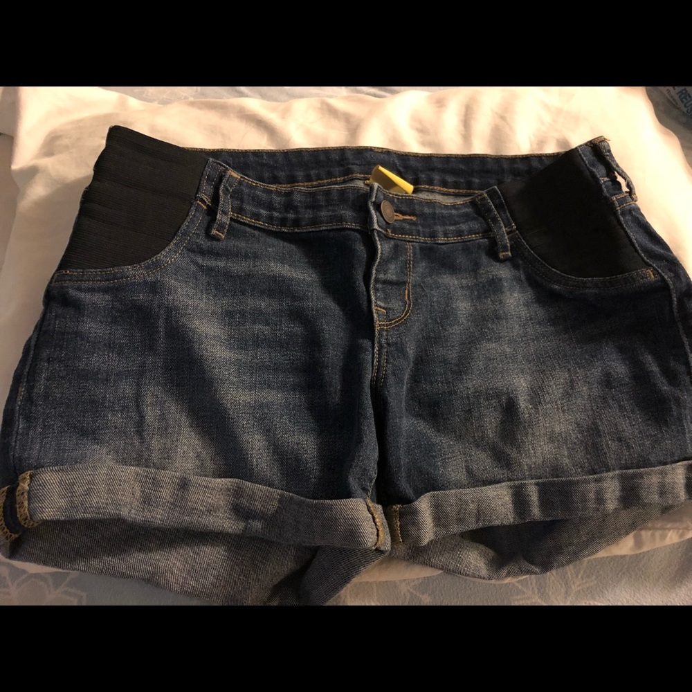 Maternity shorts